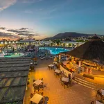 酒店 Relaxia Lanzasur Club - Aqualava Water Park 普拉亚布兰卡