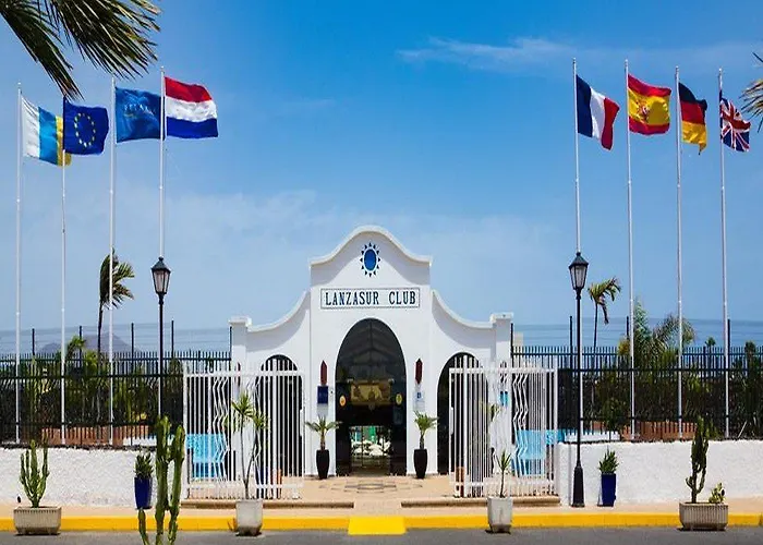 Отель Relaxia Lanzasur Club - Aqualava Water Park 3*